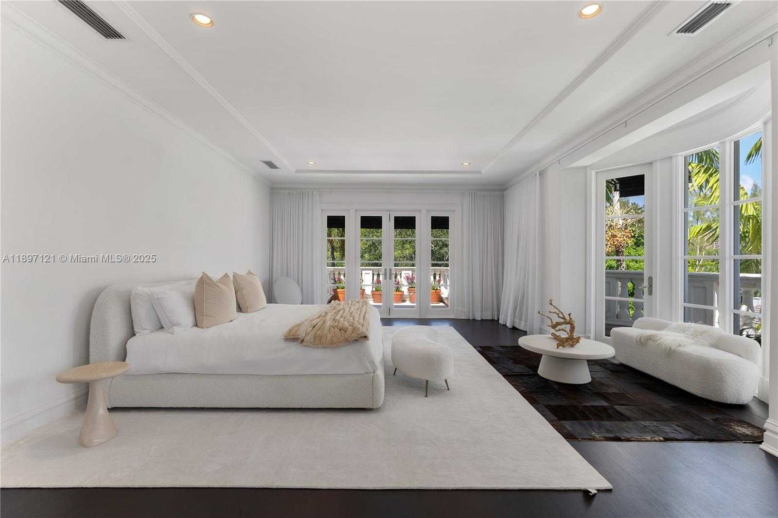 Small Image of 26 TAHITI BEACH ISLAND RD, Coral Gables Number 24