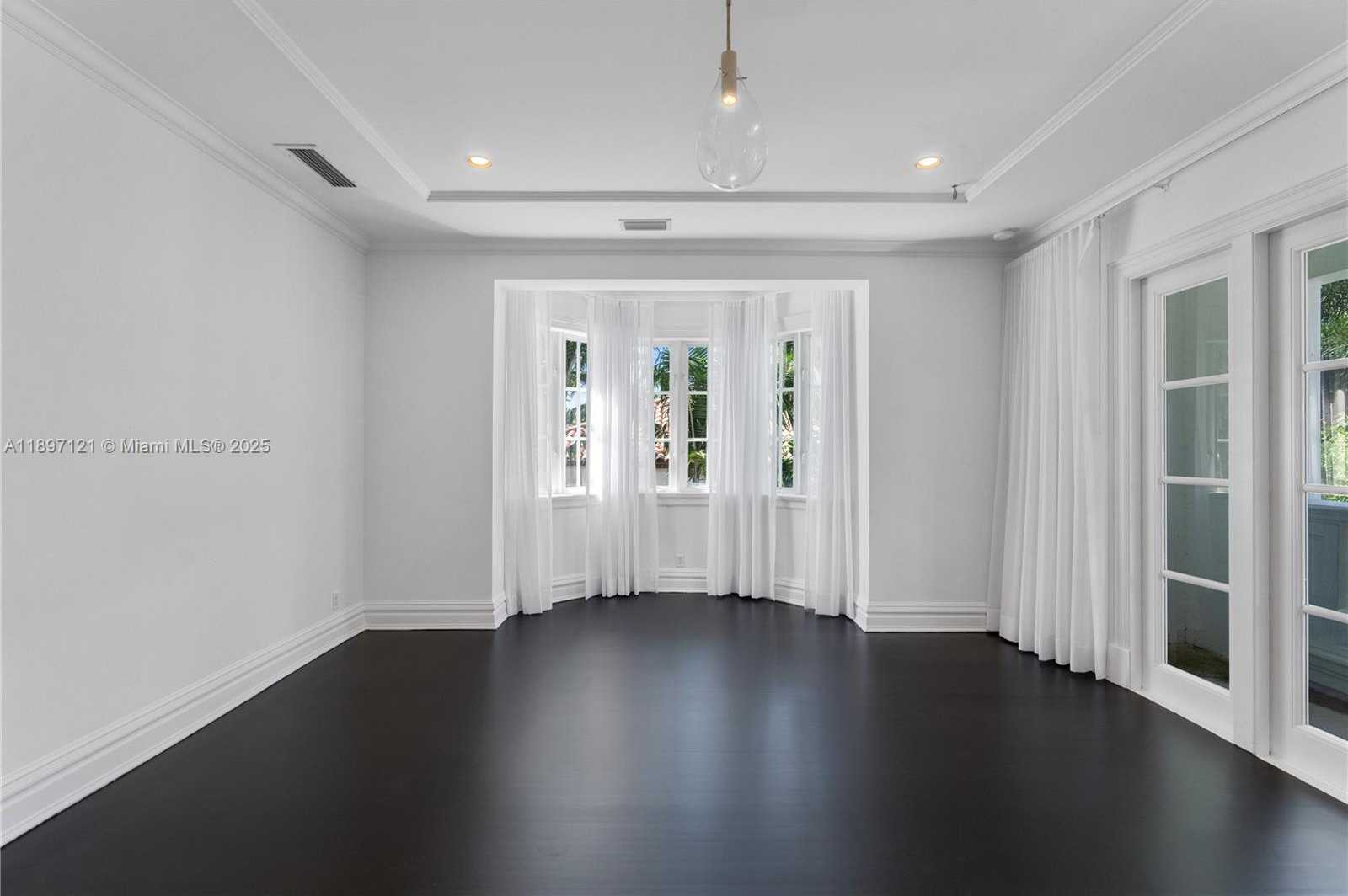 Small Image of 26 TAHITI BEACH ISLAND RD, Coral Gables Number 30