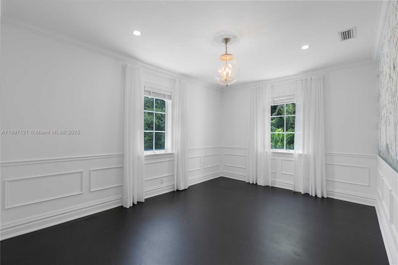 Small Image of 26 TAHITI BEACH ISLAND RD, Coral Gables Number 31