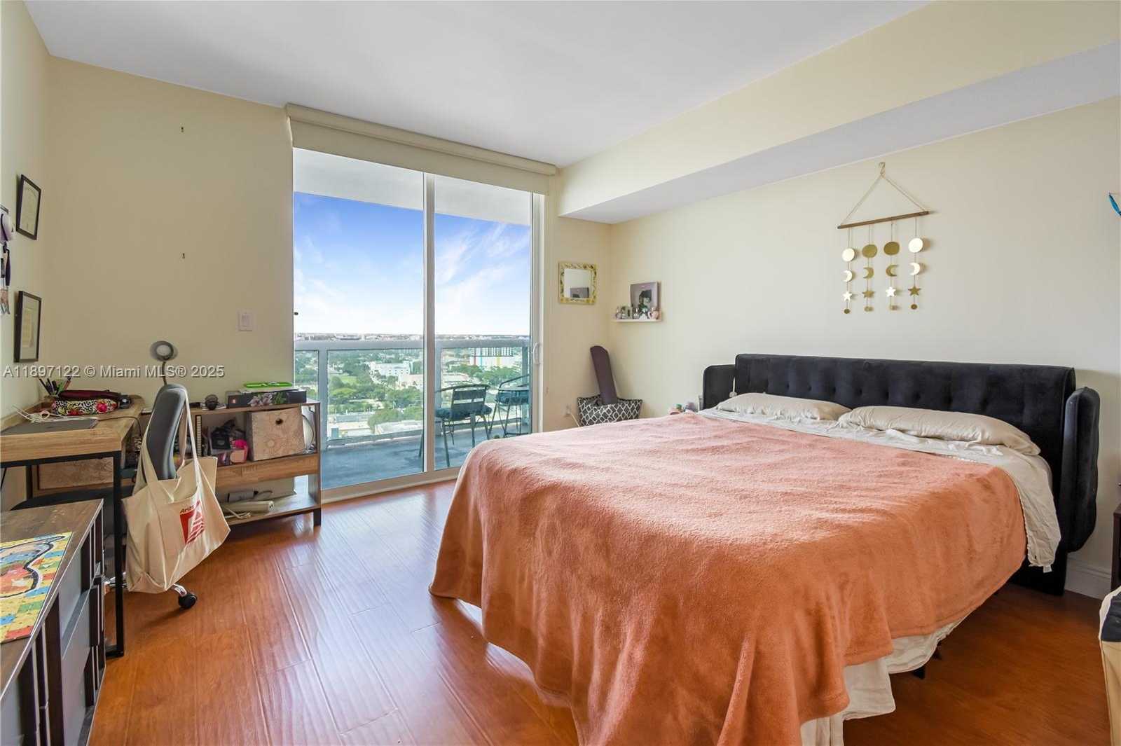 Small Image of 1800 NORTH BAYSHORE DR #2208, Miami Number 13