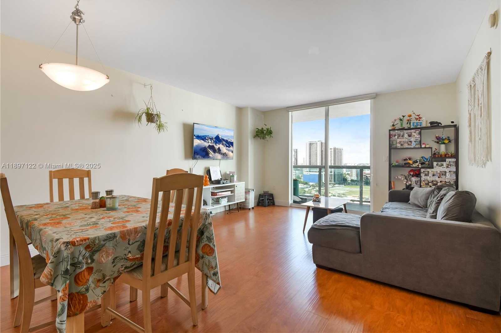 Small Image of 1800 NORTH BAYSHORE DR #2208, Miami Number 2