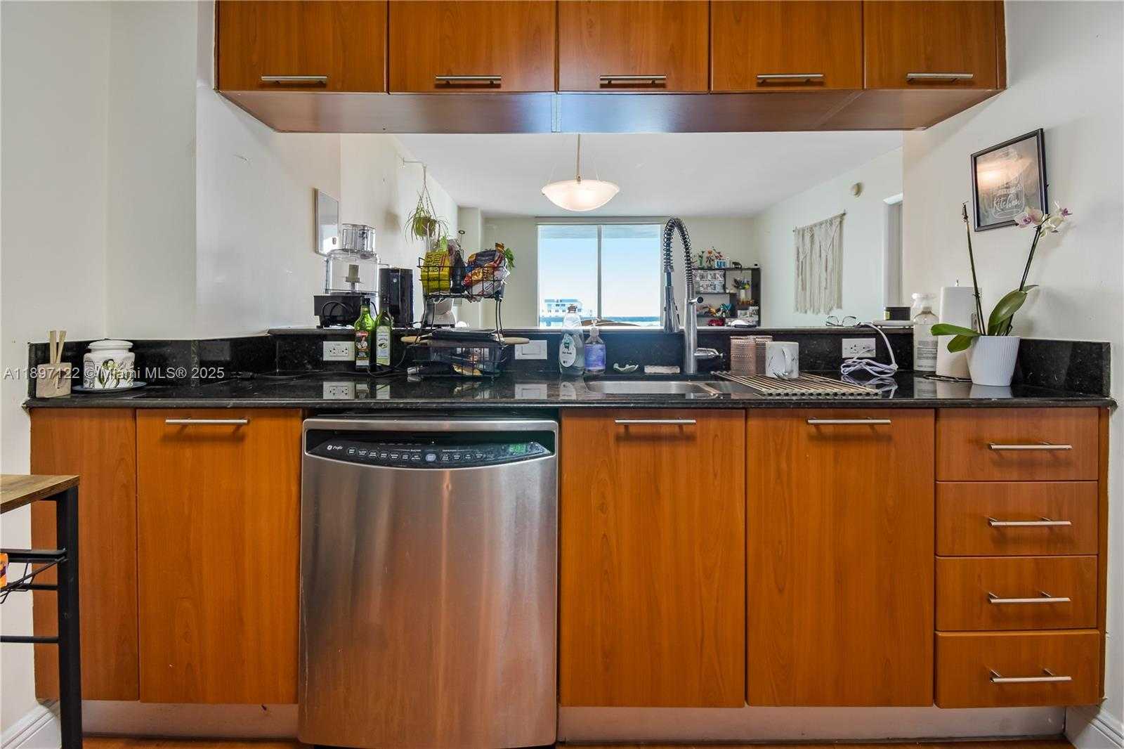Small Image of 1800 NORTH BAYSHORE DR #2208, Miami Number 6