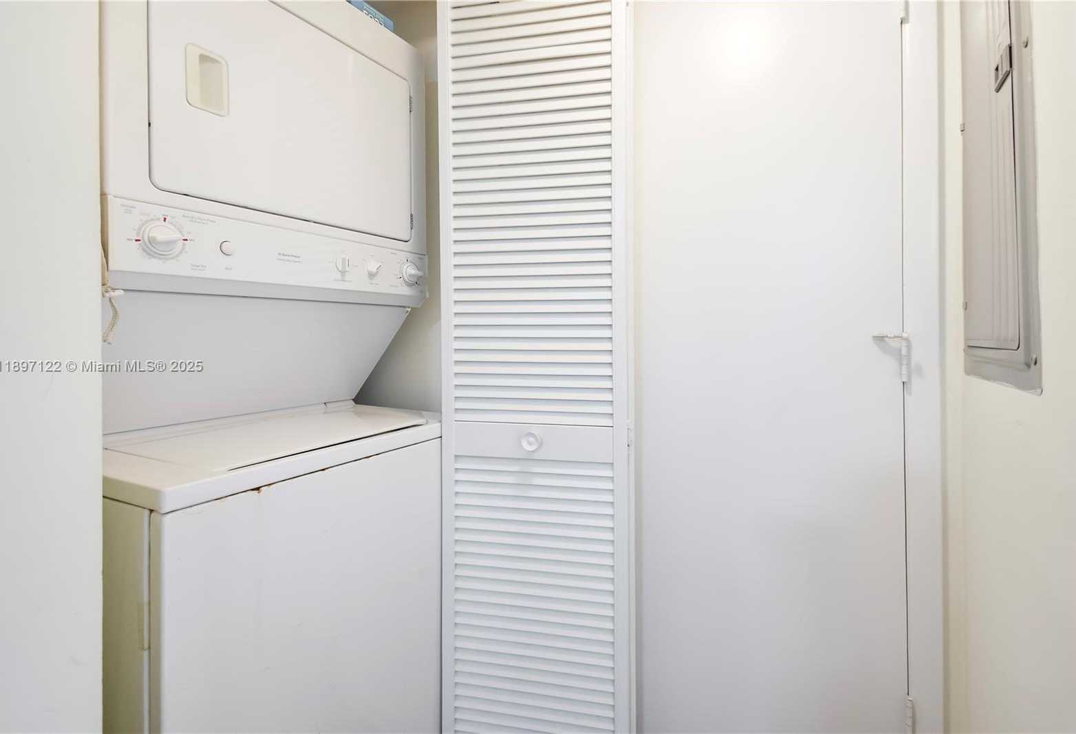 Small Image of 1800 NORTH BAYSHORE DR #2208, Miami Number 8