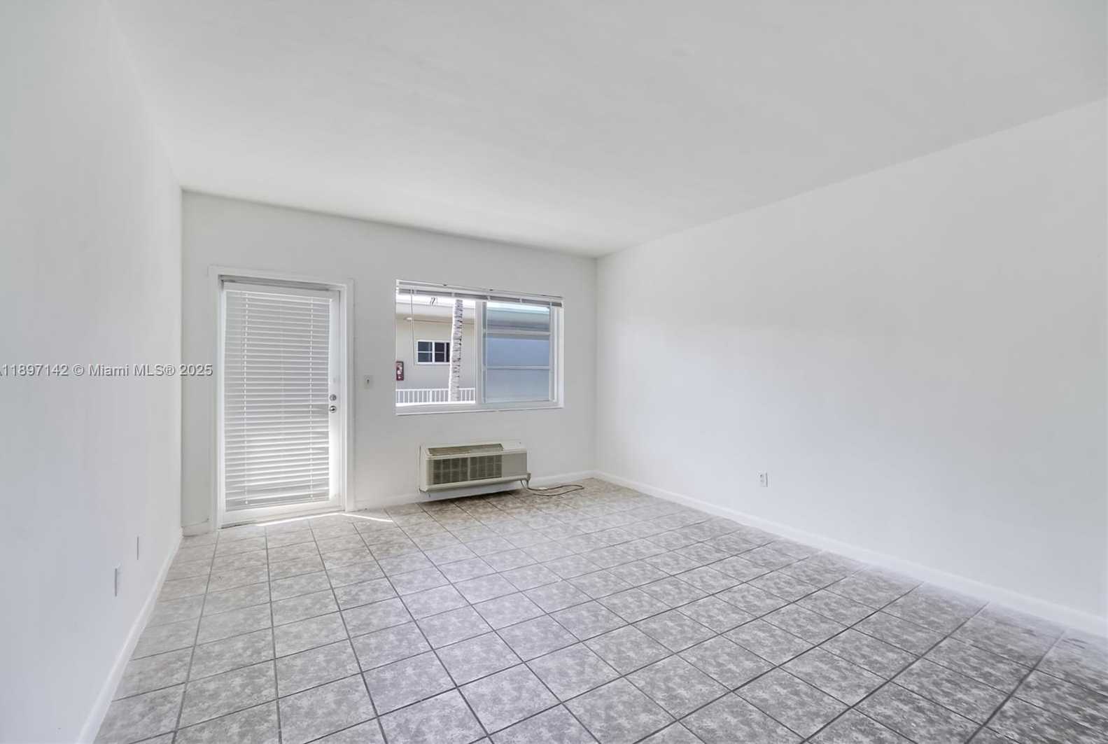 Small Image of 6930 RUE VERSAILLES #27, Miami Beach Number 10