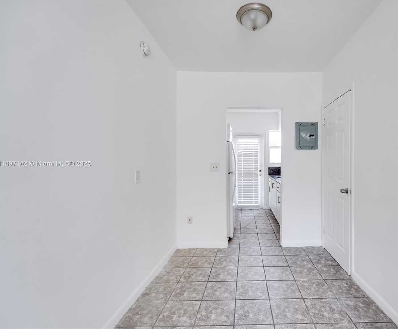 Small Image of 6930 RUE VERSAILLES #27, Miami Beach Number 14