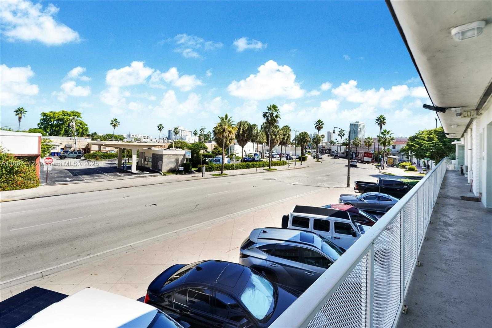 Small Image of 6930 RUE VERSAILLES #27, Miami Beach Number 15