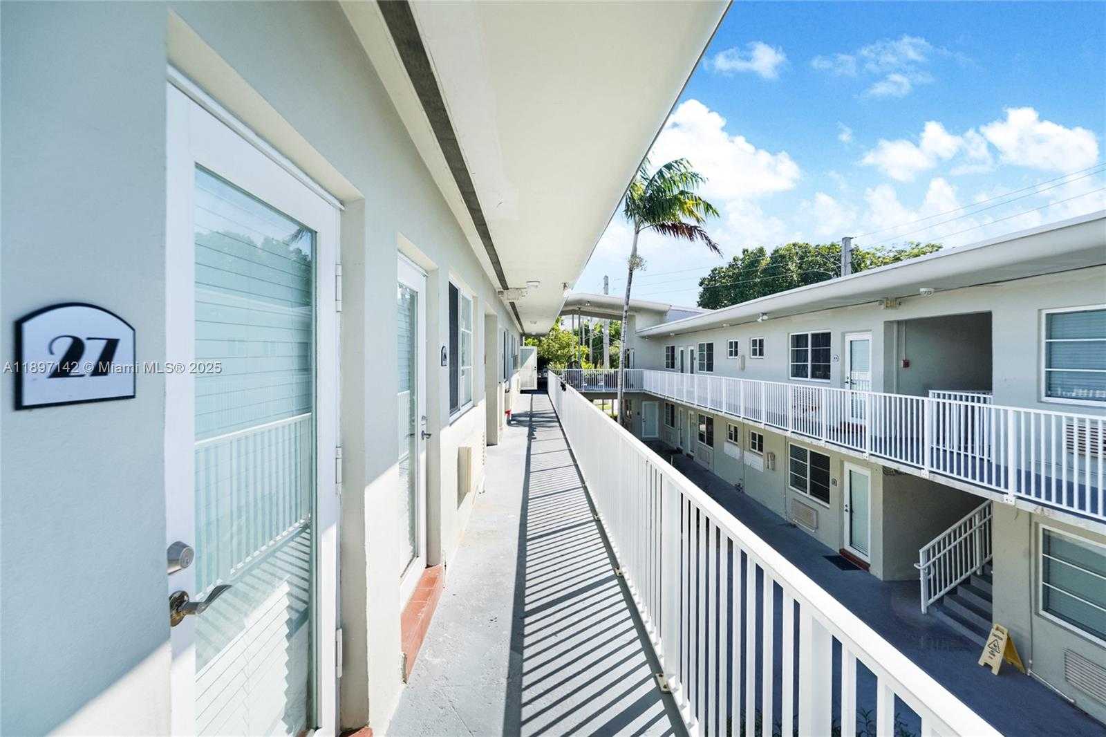 Small Image of 6930 RUE VERSAILLES #27, Miami Beach Number 2