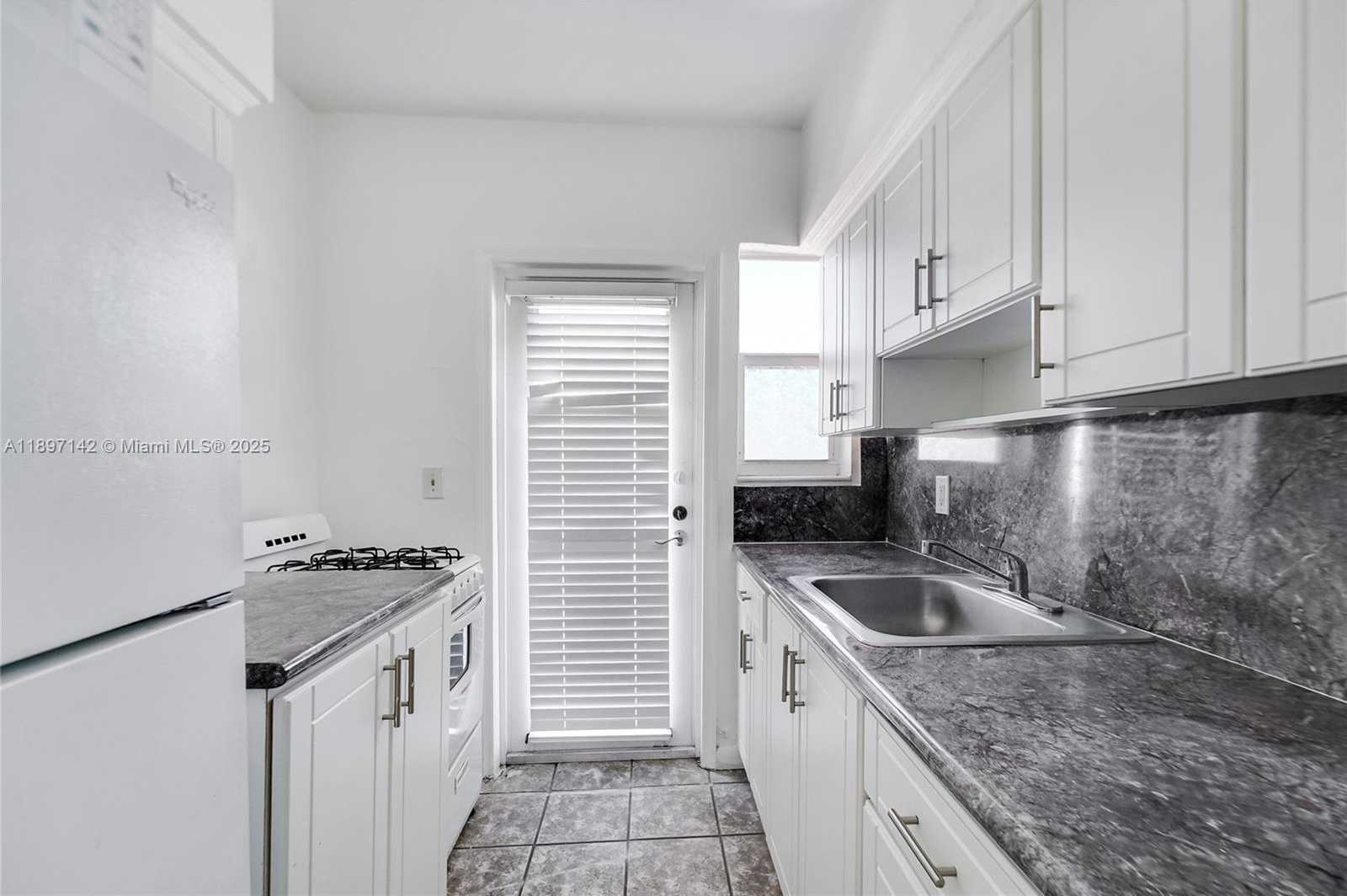 Small Image of 6930 RUE VERSAILLES #27, Miami Beach Number 6