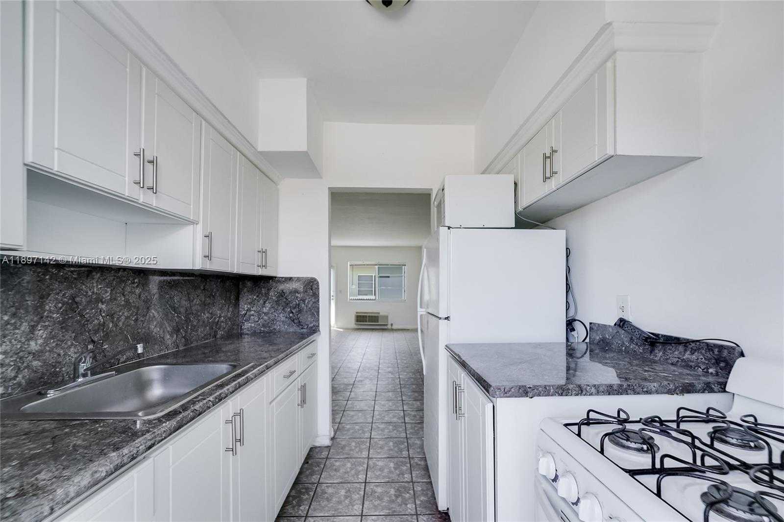 Small Image of 6930 RUE VERSAILLES #27, Miami Beach Number 7