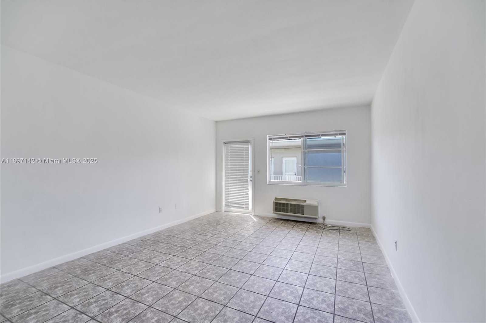 Small Image of 6930 RUE VERSAILLES #27, Miami Beach Number 8