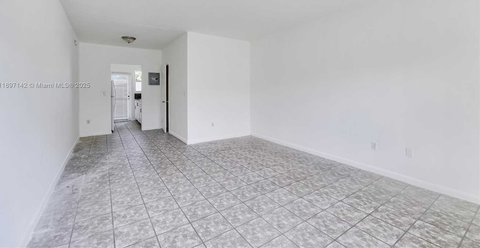 Small Image of 6930 RUE VERSAILLES #27, Miami Beach Number 9