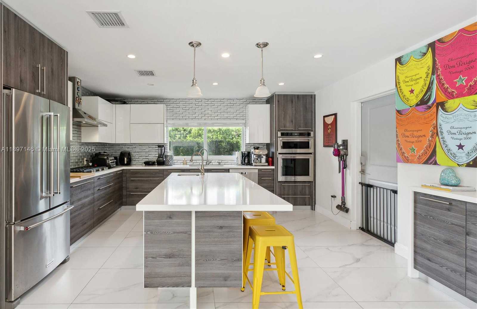 Small Image of 2240 MAGNOLIA DR, North Miami Number 12