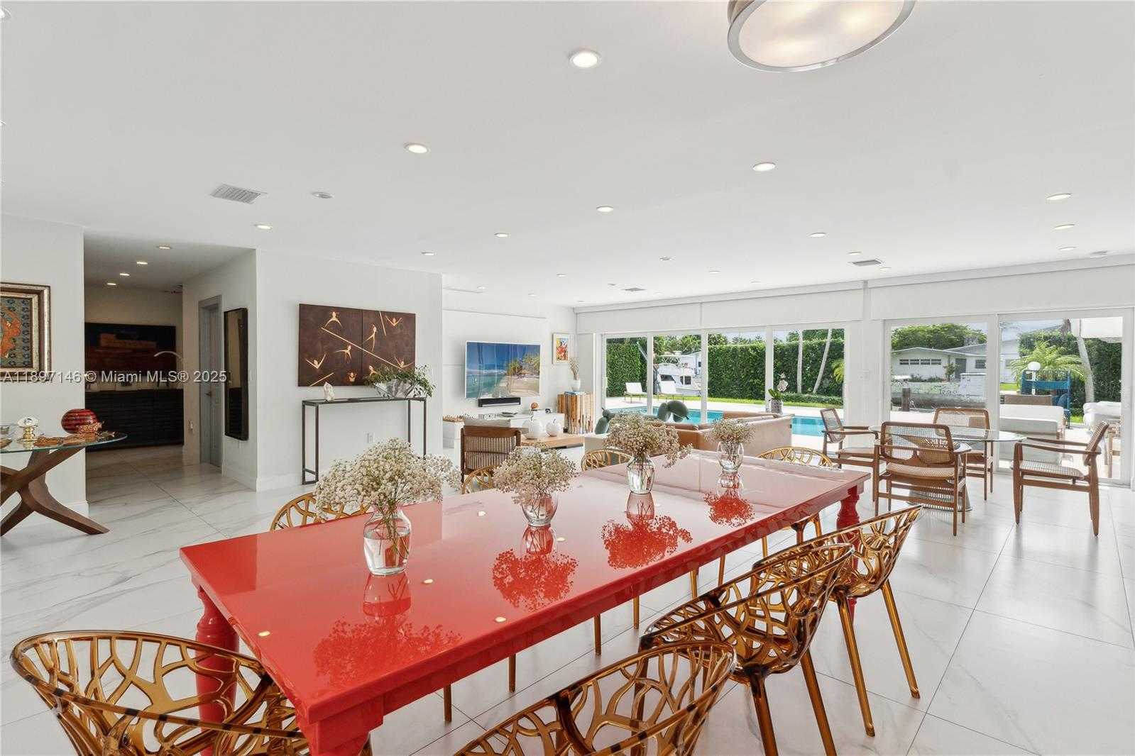 Small Image of 2240 MAGNOLIA DR, North Miami Number 14