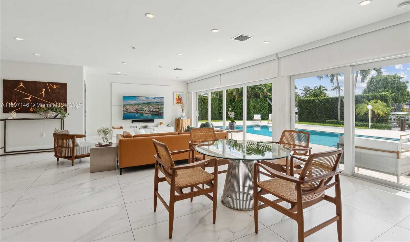 Small Image of 2240 MAGNOLIA DR, North Miami Number 16