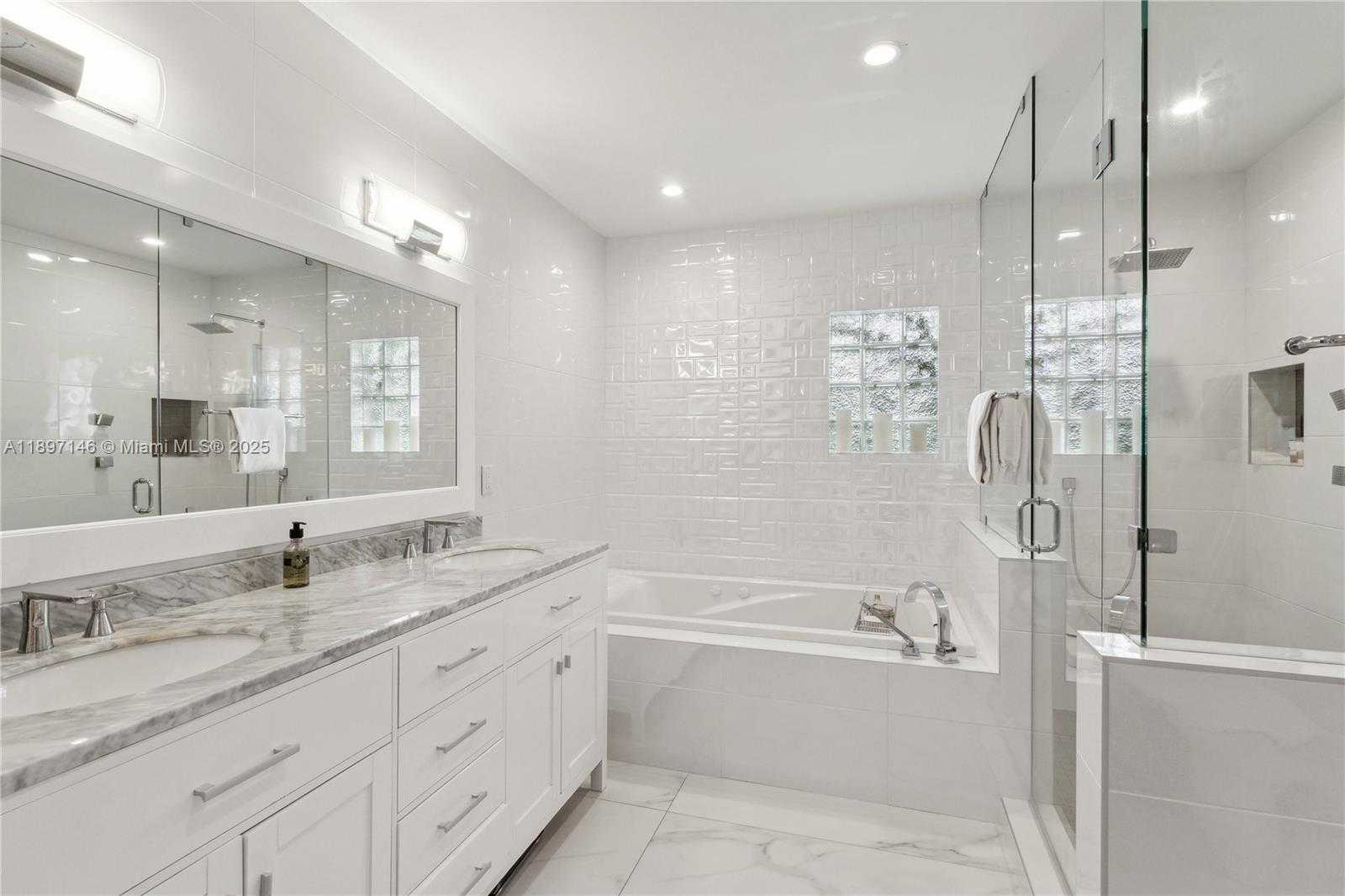 Small Image of 2240 MAGNOLIA DR, North Miami Number 20