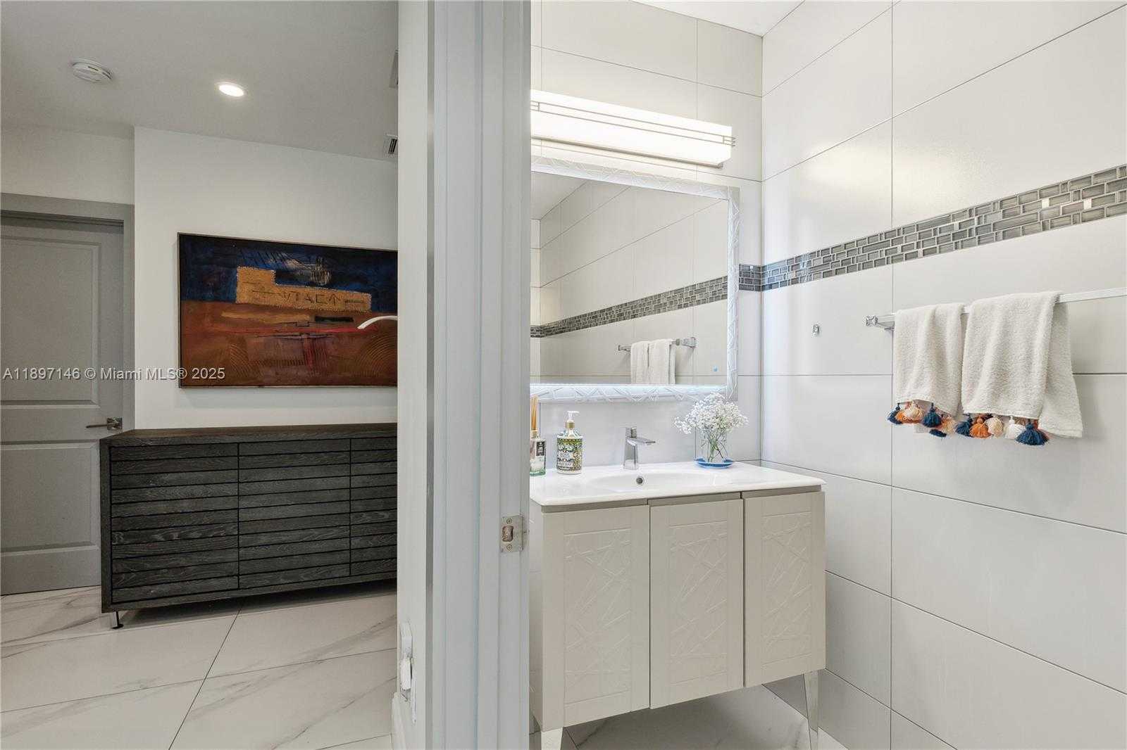 Small Image of 2240 MAGNOLIA DR, North Miami Number 21