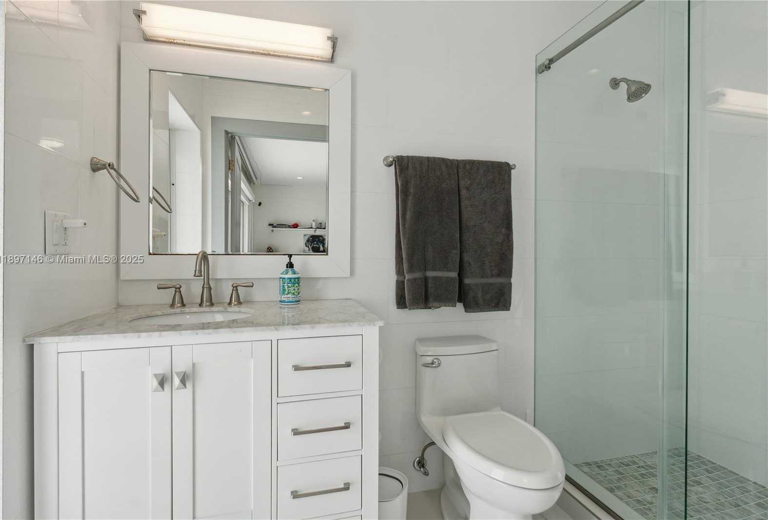 Small Image of 2240 MAGNOLIA DR, North Miami Number 23