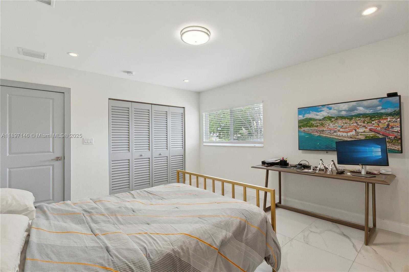 Small Image of 2240 MAGNOLIA DR, North Miami Number 25