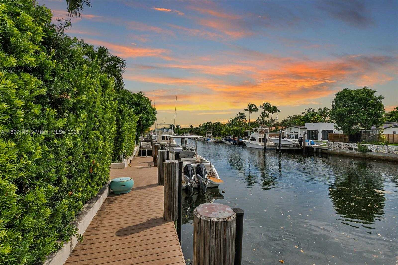 Small Image of 2240 MAGNOLIA DR, North Miami Number 3