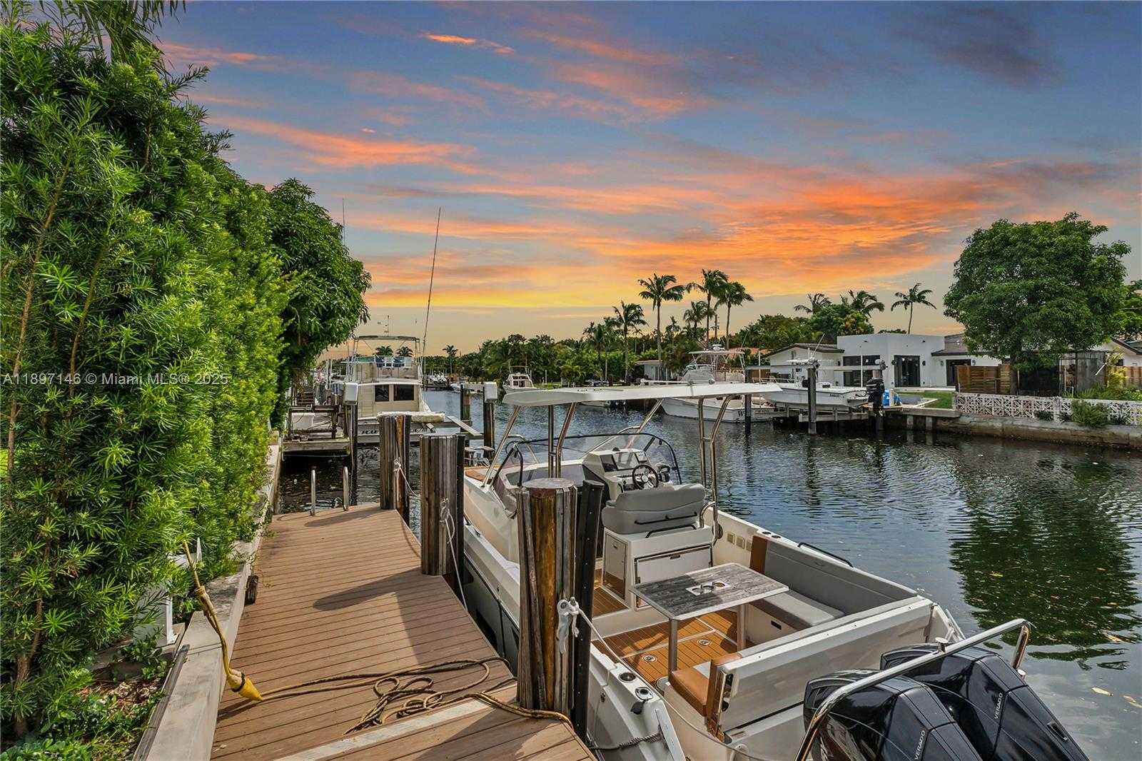 Small Image of 2240 MAGNOLIA DR, North Miami Number 4