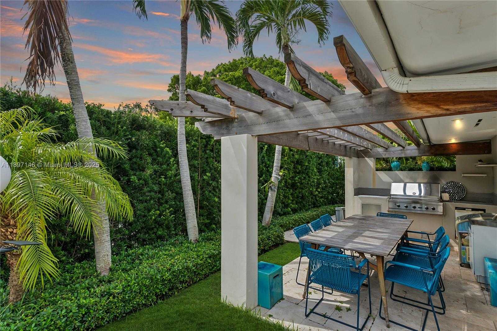 Small Image of 2240 MAGNOLIA DR, North Miami Number 5