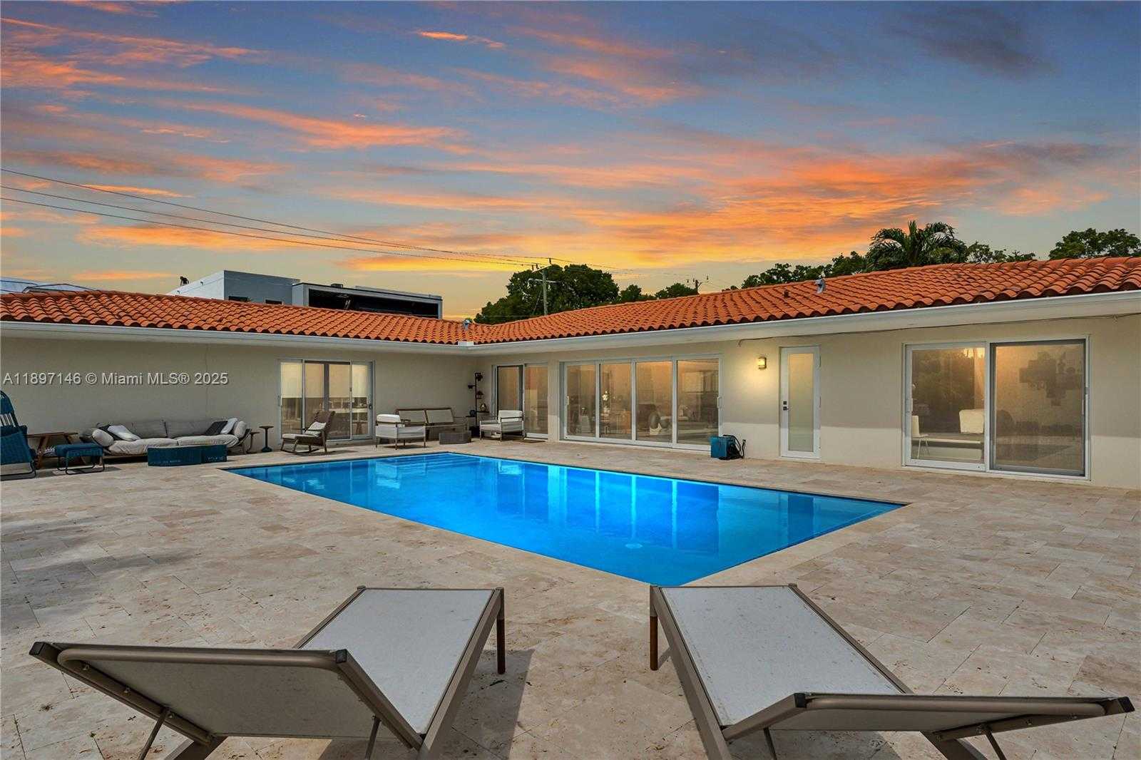 Small Image of 2240 MAGNOLIA DR, North Miami Number 8