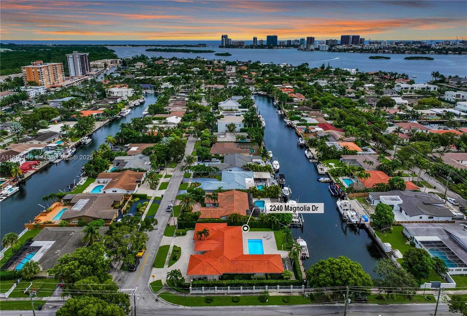Small Image of 2240 MAGNOLIA DR, North Miami Number 9