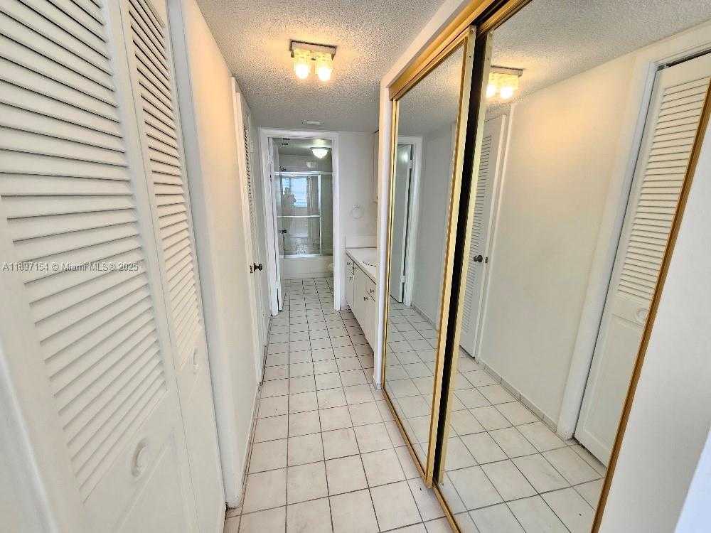Small Image of 18031 BISCAYNE BLVD #1703, Aventura Number 10