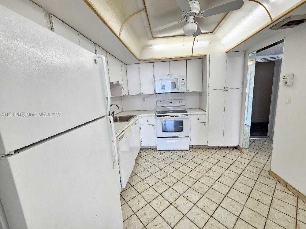 Small Image of 18031 BISCAYNE BLVD #1703, Aventura Number 15