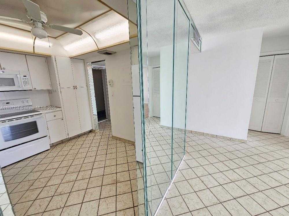 Small Image of 18031 BISCAYNE BLVD #1703, Aventura Number 16