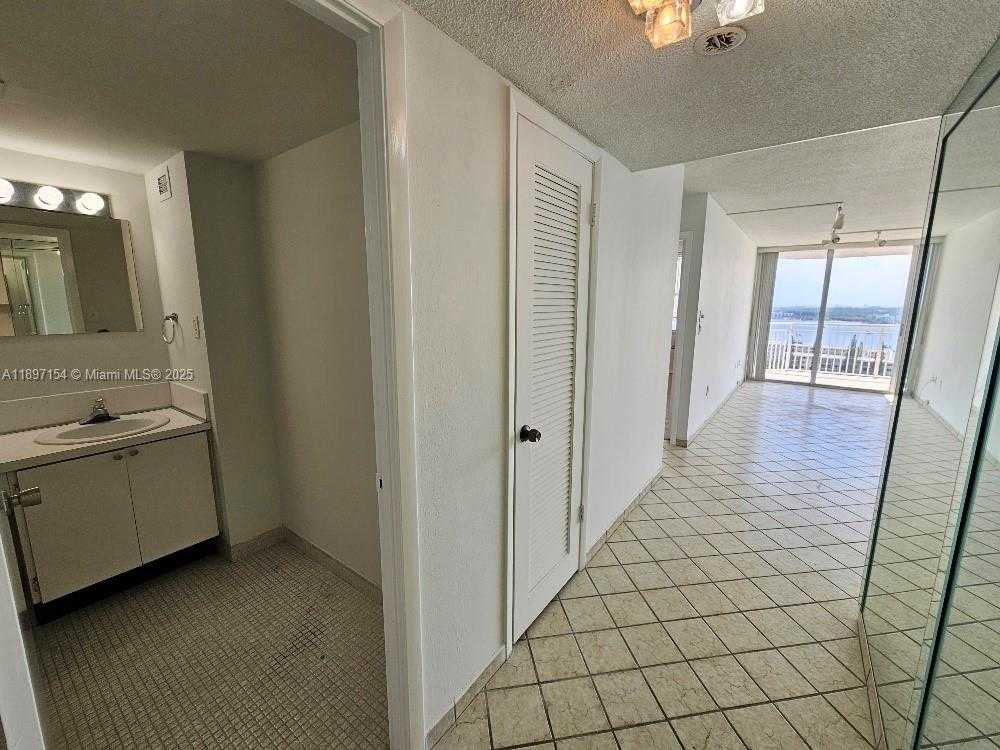 Small Image of 18031 BISCAYNE BLVD #1703, Aventura Number 5