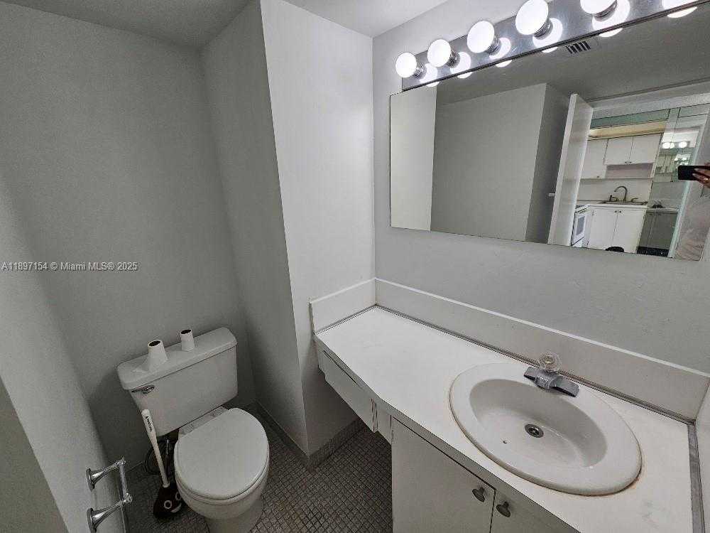 Small Image of 18031 BISCAYNE BLVD #1703, Aventura Number 6