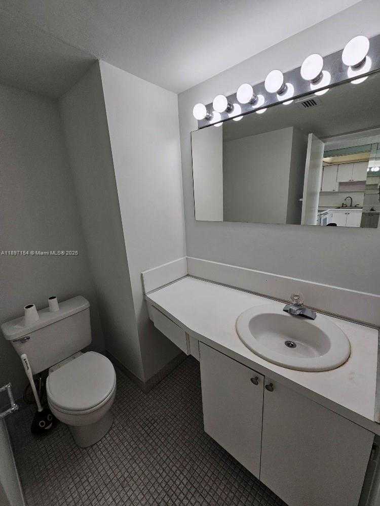 Small Image of 18031 BISCAYNE BLVD #1703, Aventura Number 7