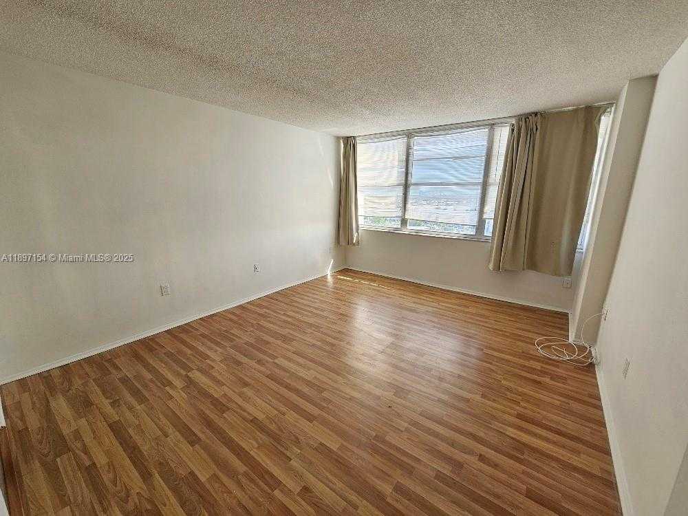 Small Image of 18031 BISCAYNE BLVD #1703, Aventura Number 9