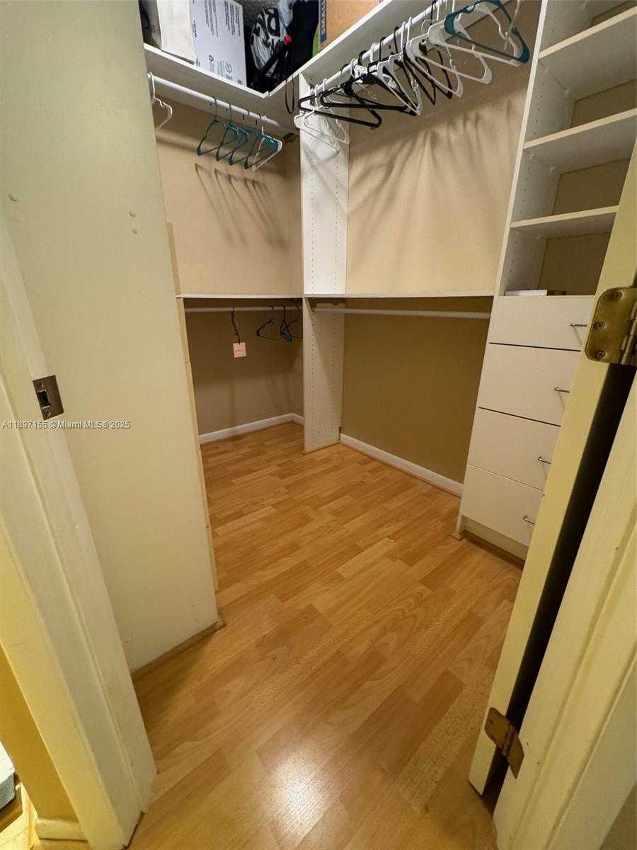 Small Image of 520 BRICKELL KEY DR #A605, Miami Number 10