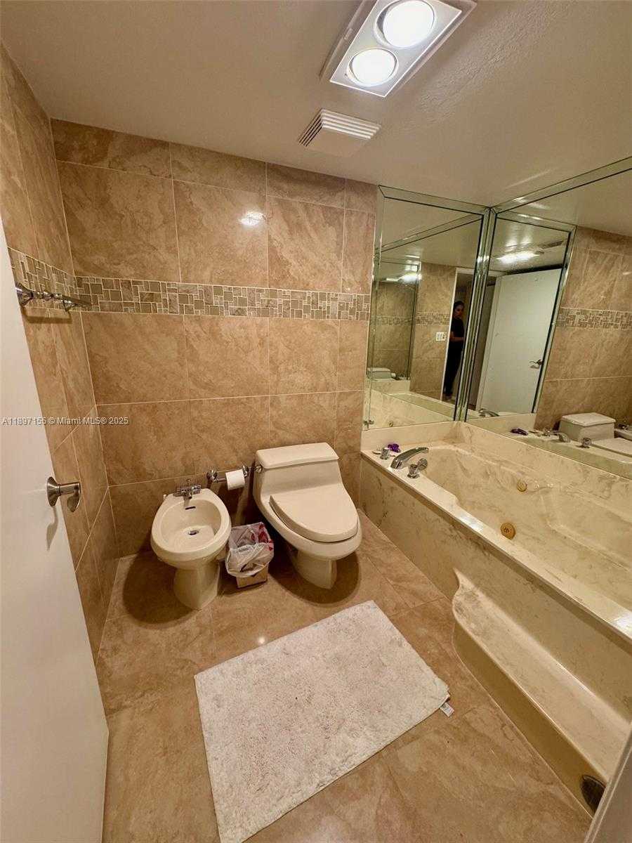 Small Image of 520 BRICKELL KEY DR #A605, Miami Number 12