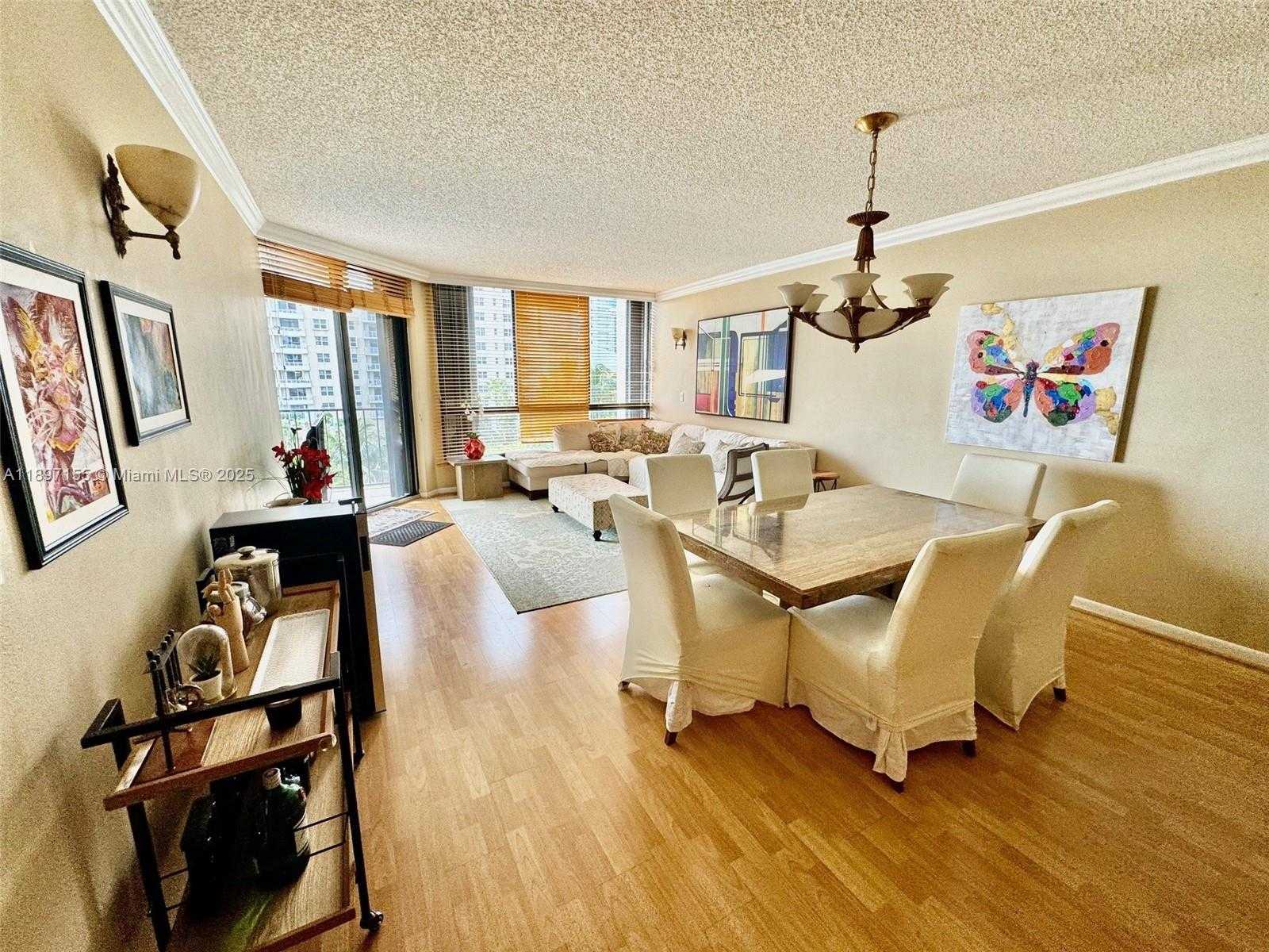 Small Image of 520 BRICKELL KEY DR #A605, Miami Number 4