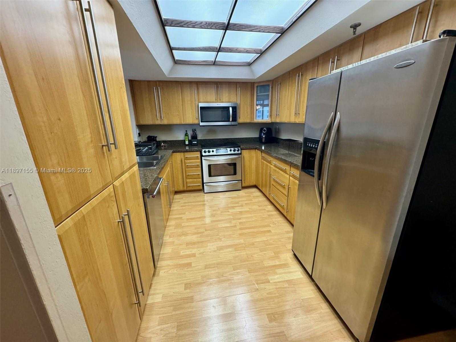 Small Image of 520 BRICKELL KEY DR #A605, Miami Number 6