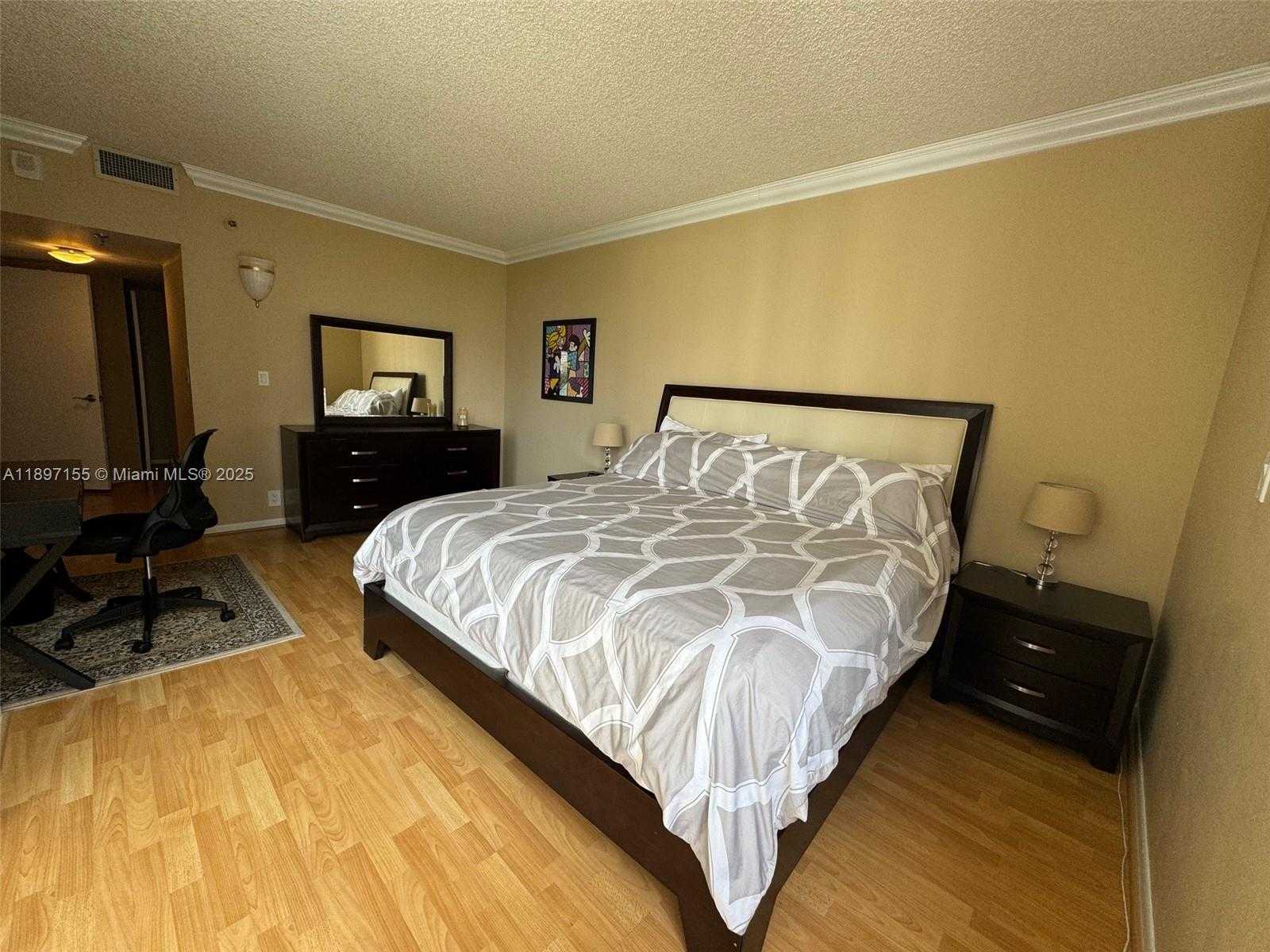 Small Image of 520 BRICKELL KEY DR #A605, Miami Number 7