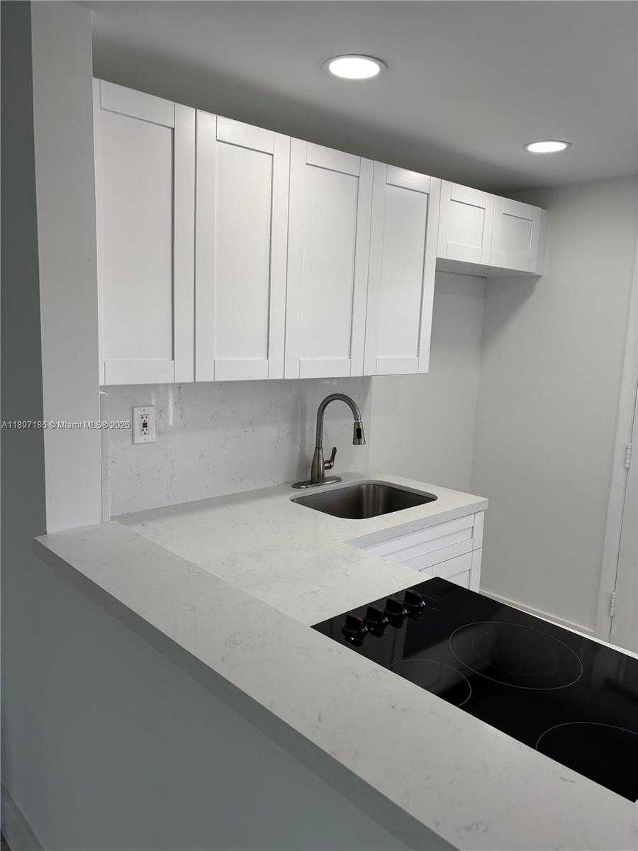 Small Image of 2980 POINT EAST DR #D311, Aventura Number 3