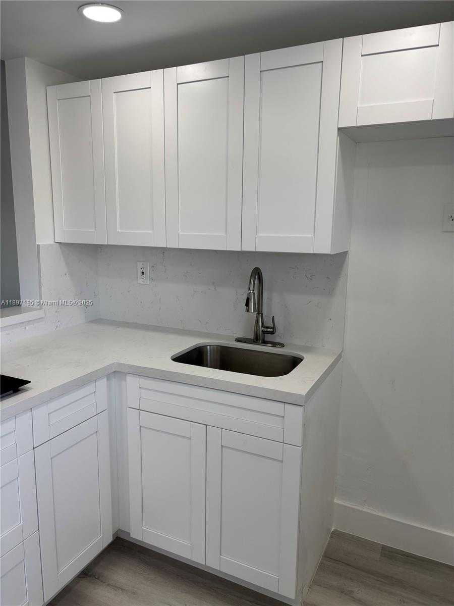Small Image of 2980 POINT EAST DR #D311, Aventura Number 4