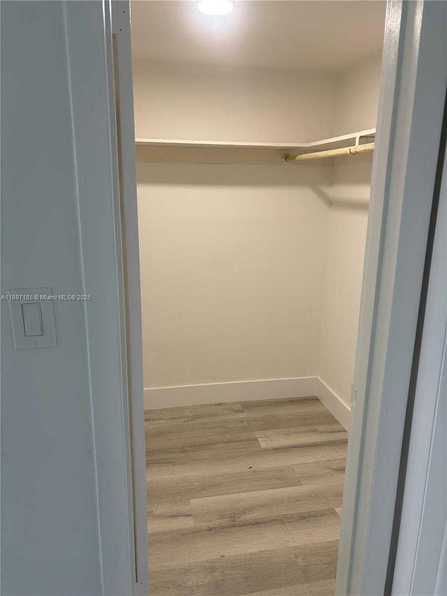 Small Image of 2980 POINT EAST DR #D311, Aventura Number 6