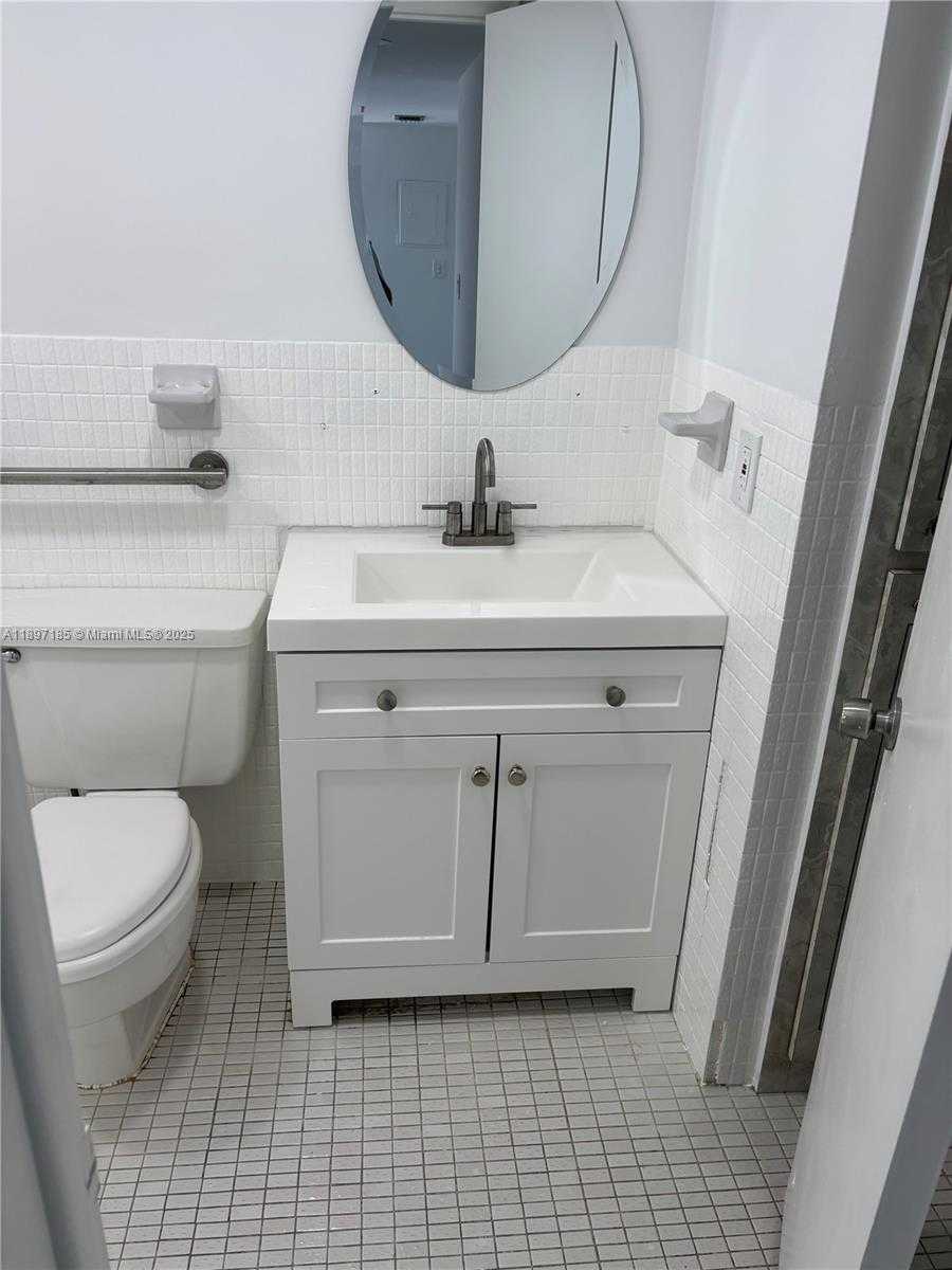 Small Image of 2980 POINT EAST DR #D311, Aventura Number 7