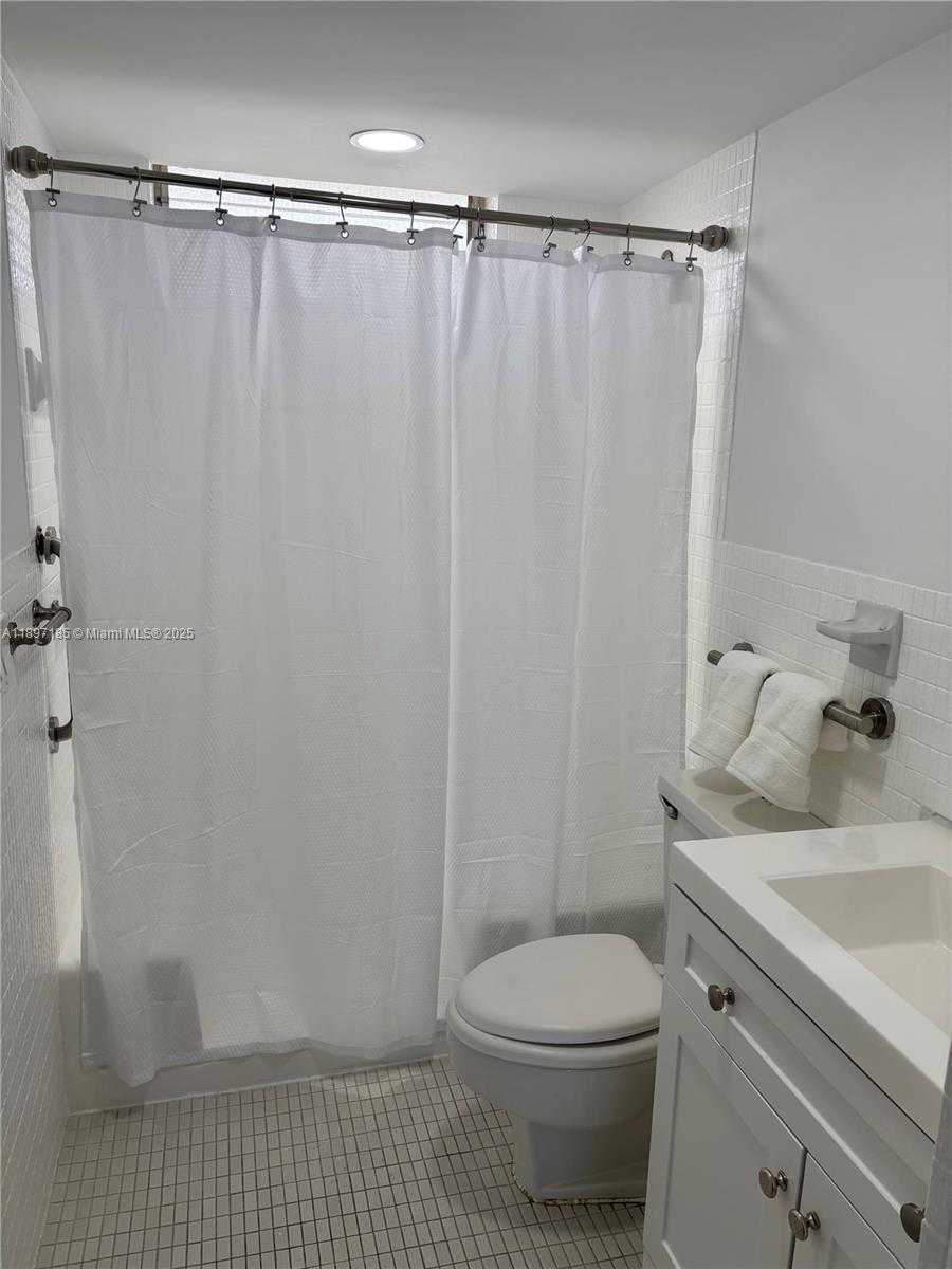 Small Image of 2980 POINT EAST DR #D311, Aventura Number 9