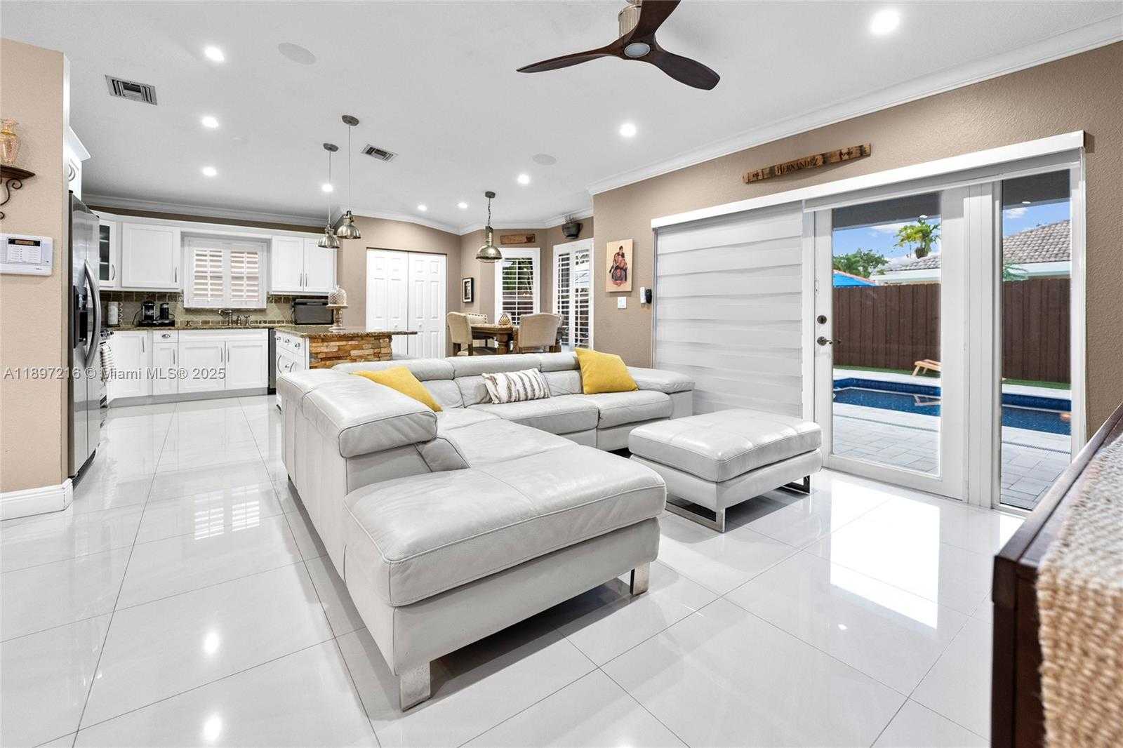 Small Image of 13925 SOUTH WEST 155TH CT #13925, Miami Number 30