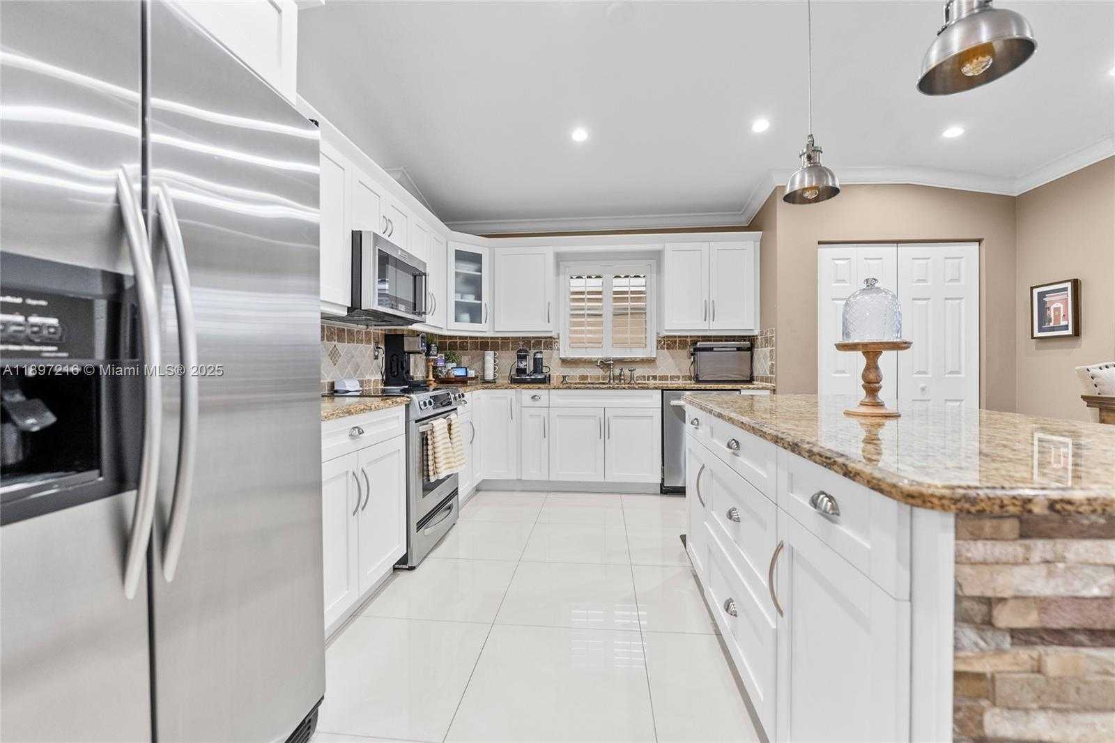 Small Image of 13925 SOUTH WEST 155TH CT #13925, Miami Number 32