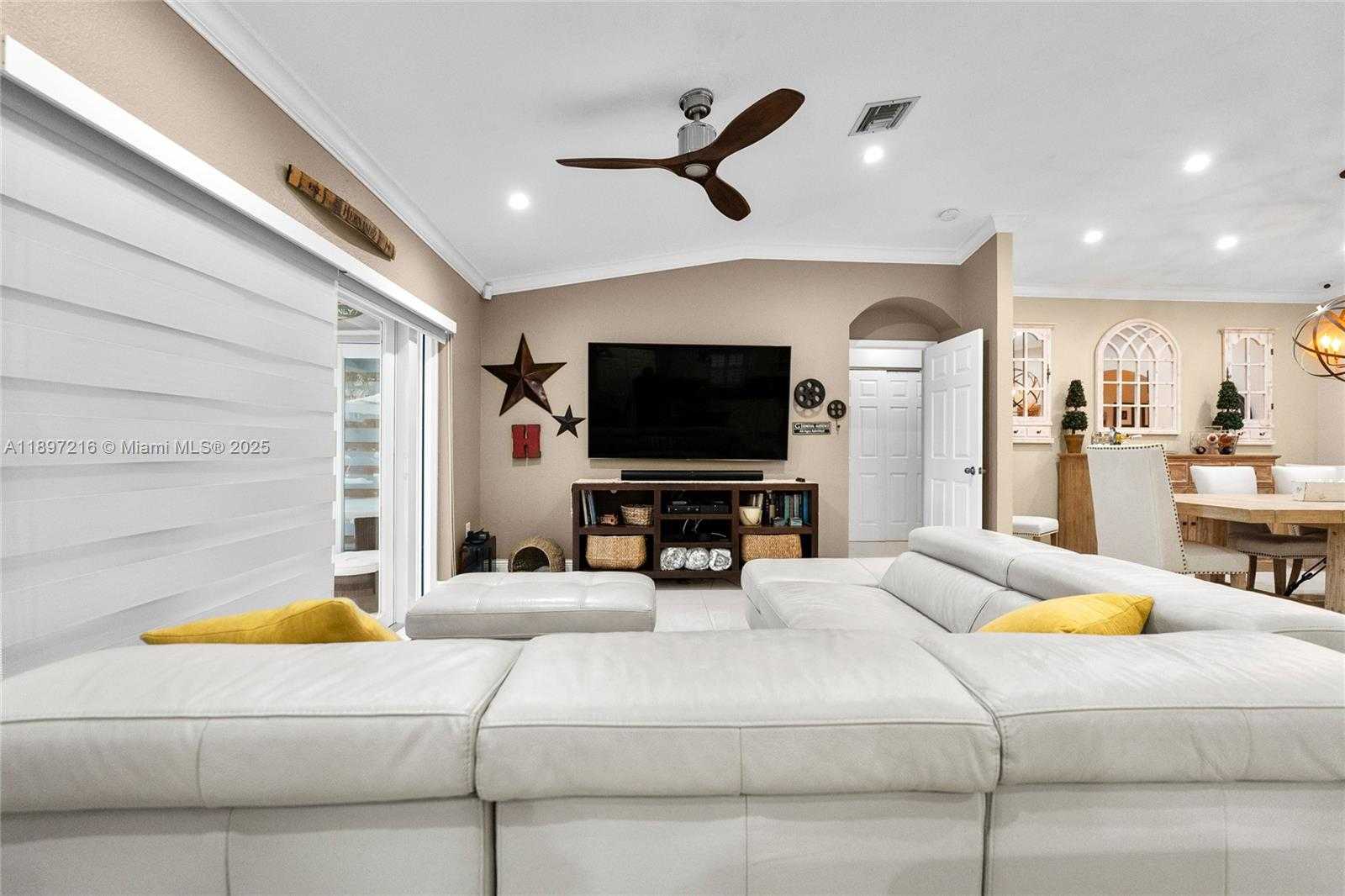 Small Image of 13925 SOUTH WEST 155TH CT #13925, Miami Number 33
