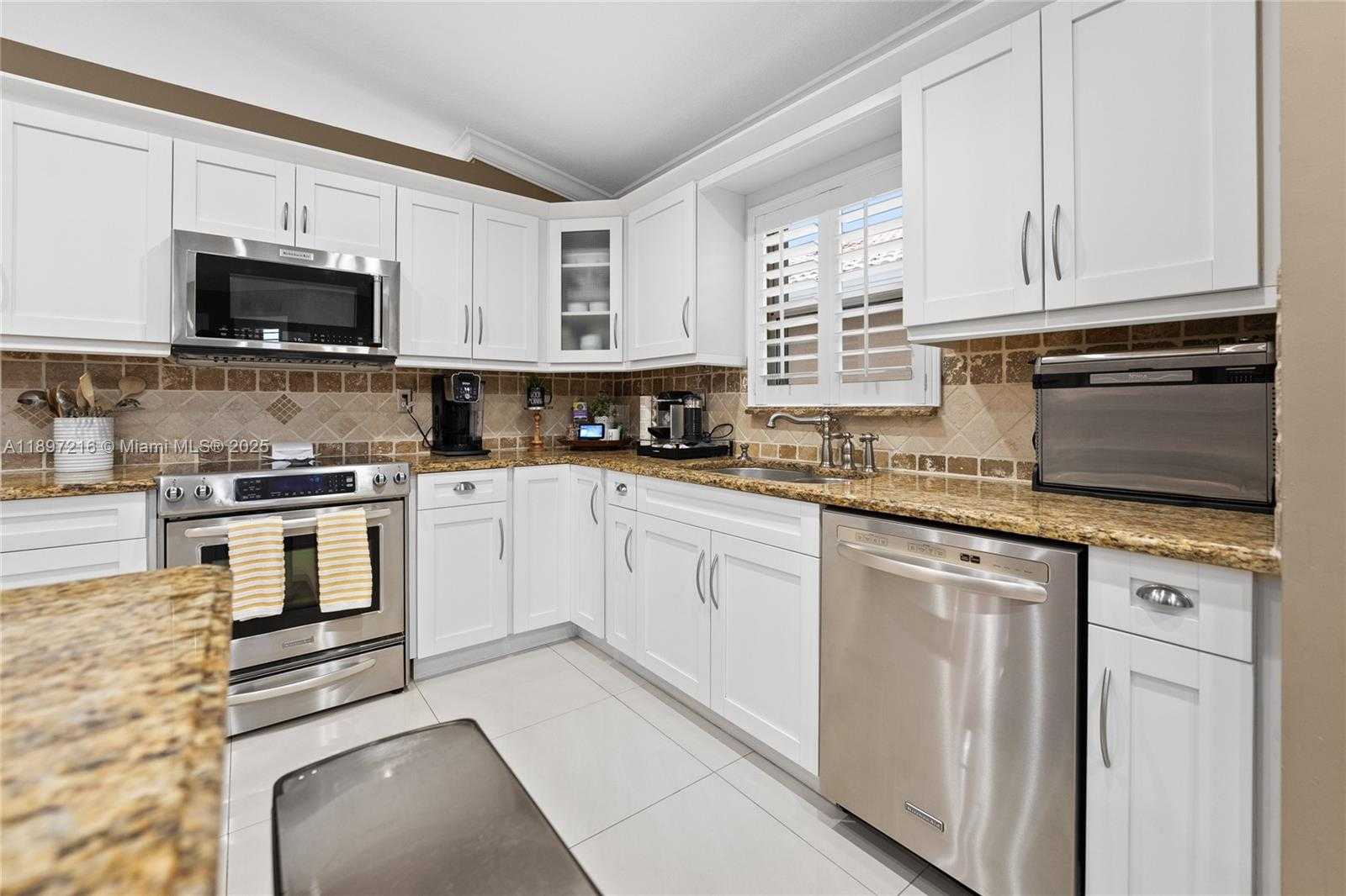 Small Image of 13925 SOUTH WEST 155TH CT #13925, Miami Number 37