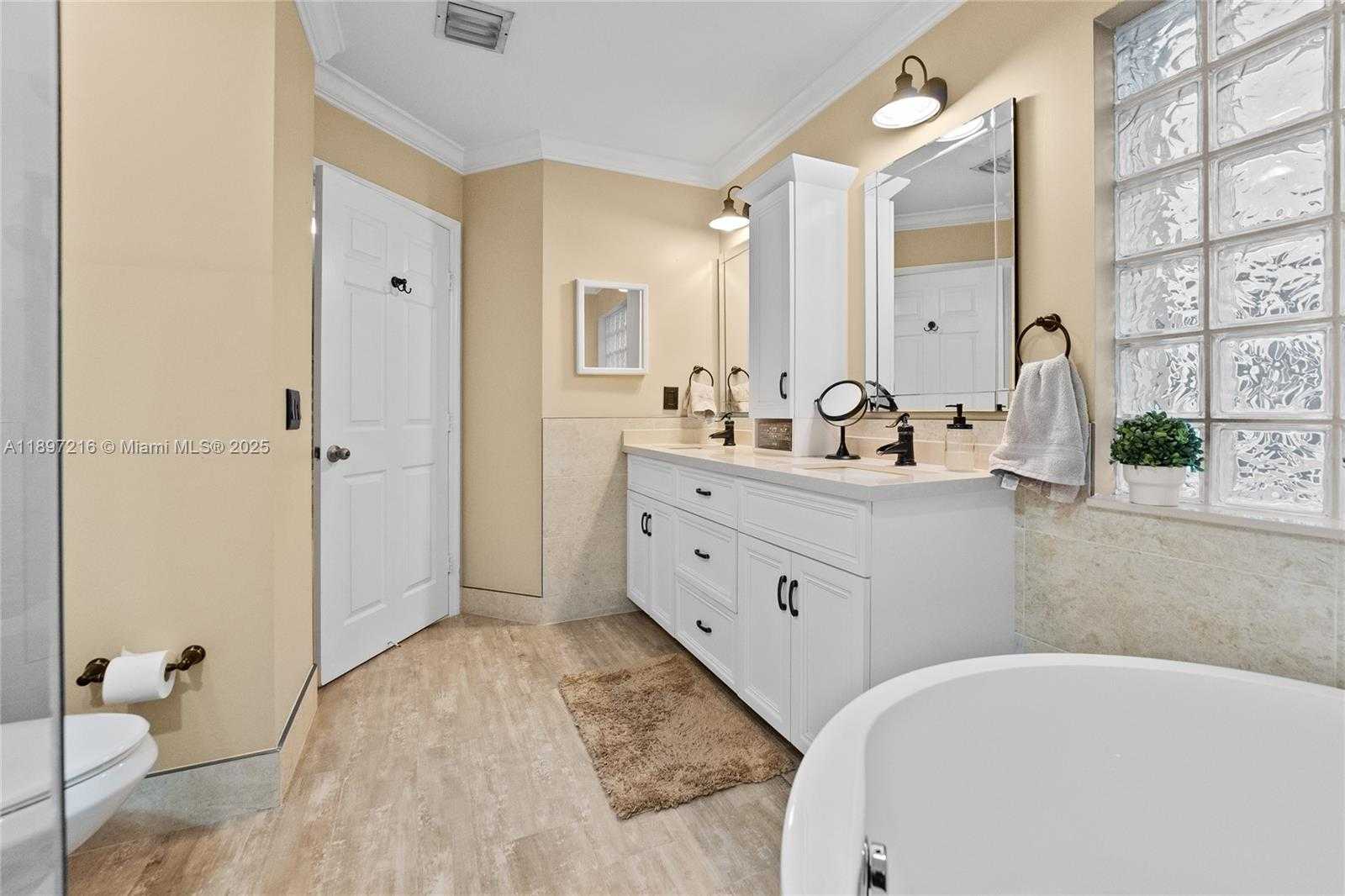 Small Image of 13925 SOUTH WEST 155TH CT #13925, Miami Number 43