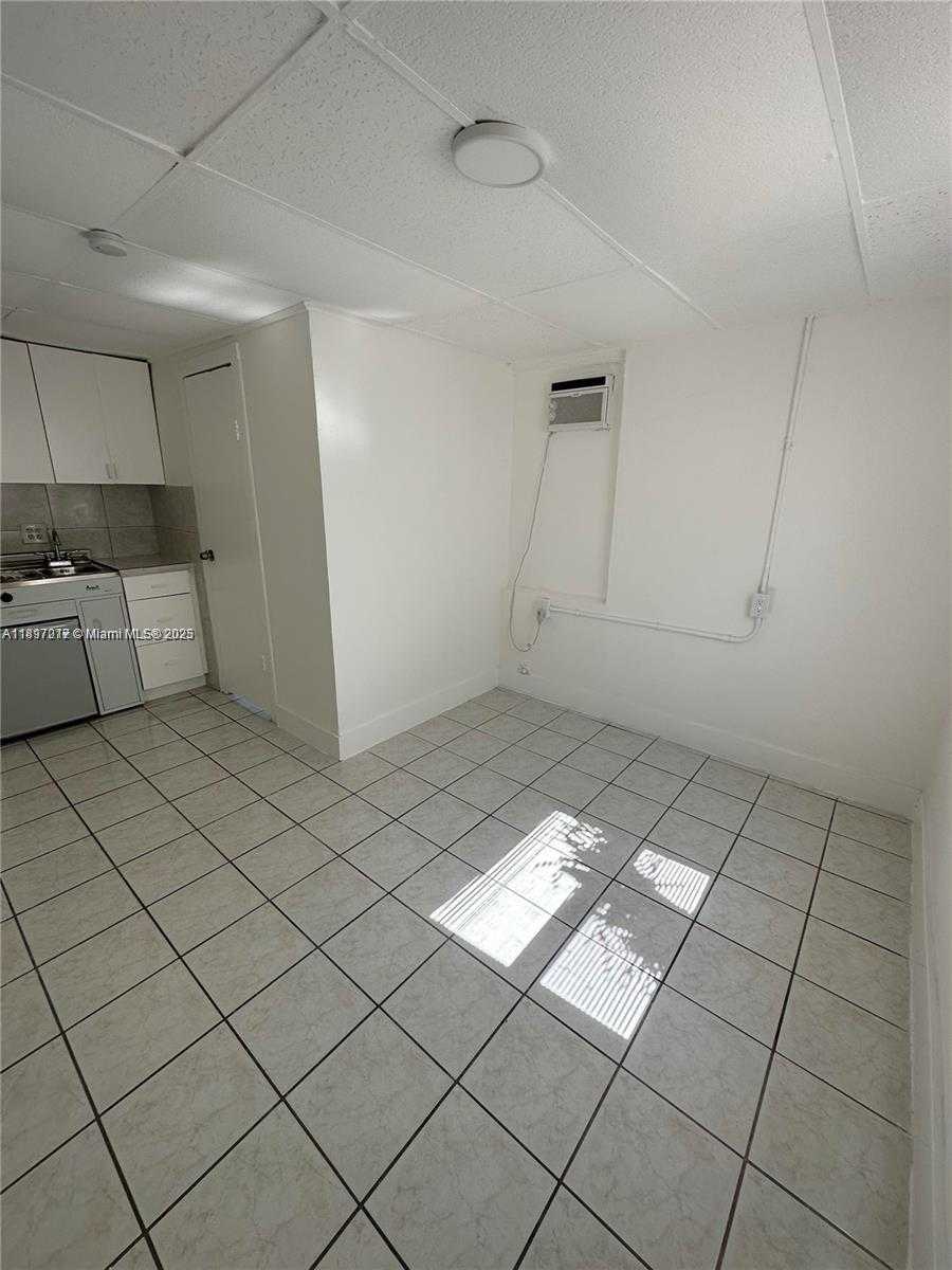 Small Image of 1956 LINCOLN ST #10, Hollywood Number 6